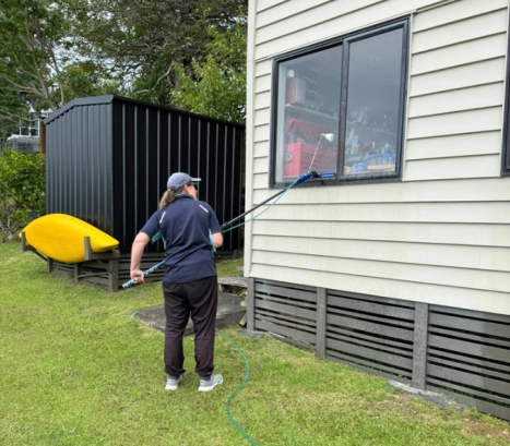 cleaning-outside-windows.jpg