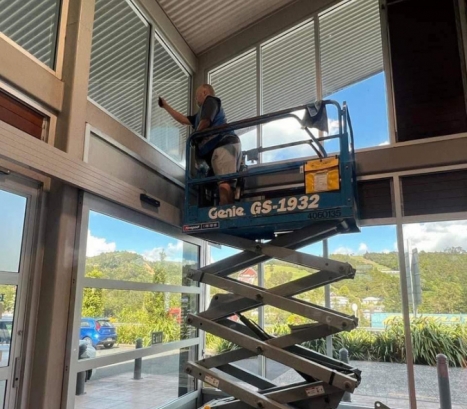 commerical-cleaning-windows.jpg